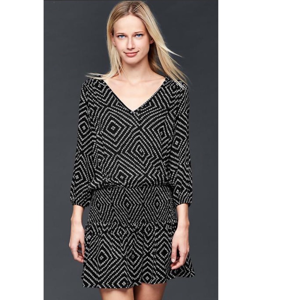 GAP BLACK AND WHITE GEOMETRIC PRINT DRESS